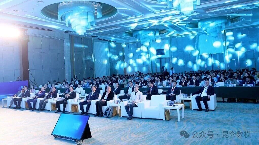 2025“产教融合·智创未来——AI+工业软件创新发展大会”在嘉定隆重召开！国产大型通用CAE仿真平台“数智格物G5”正式发布